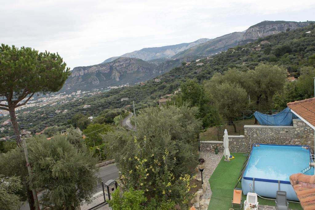 Appartamento Villa Degli Ulivi Sant'Agnello Rum bild