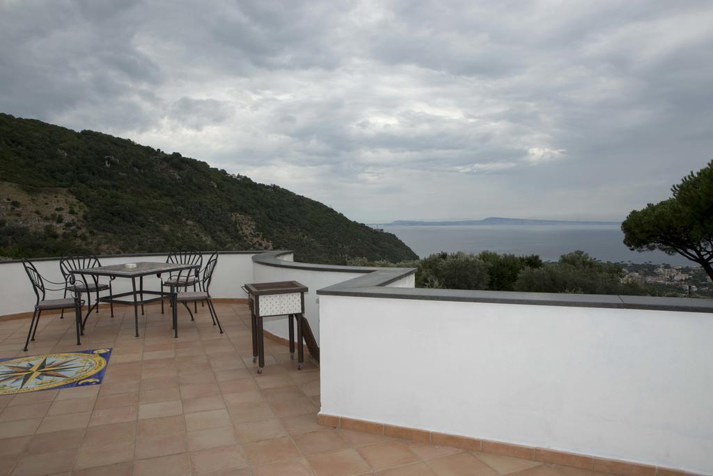 Appartamento Villa Degli Ulivi Sant'Agnello Rum bild